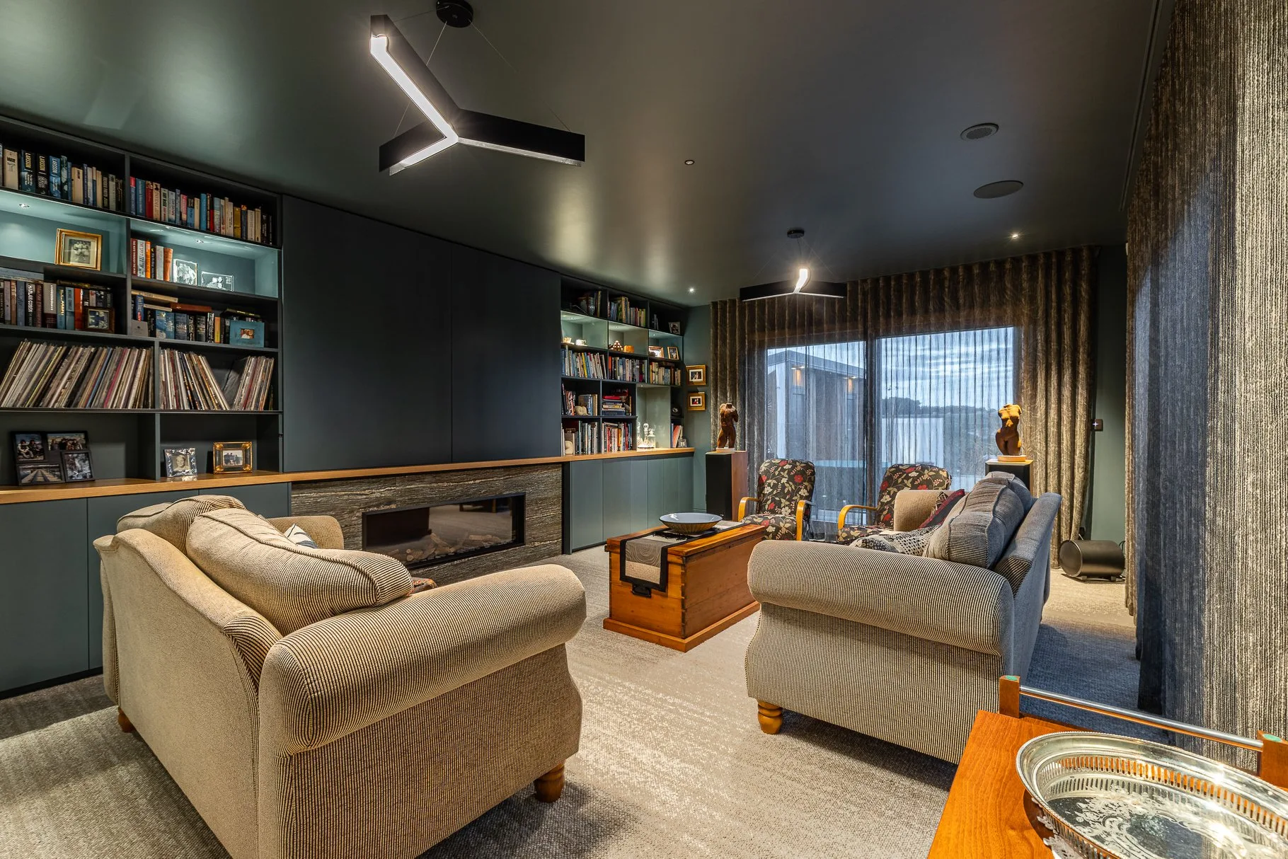 lounge dark